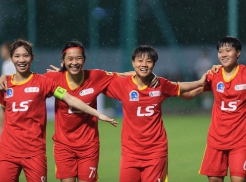 Đội bóng Việt Nam lần đầu sang châu Âu tập huấn