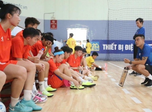 Tuyển Việt Nam họp đội sau trận thua Trung Quốc