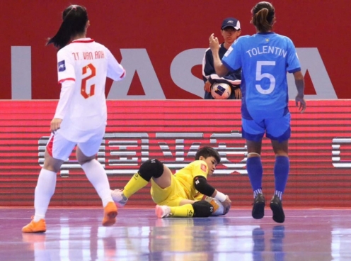 Thua 0-3, Philippines ngả mũ trước thủ môn tuyển Việt Nam