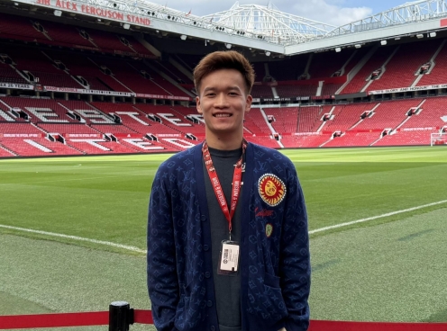 Hoàng Đức đến Old Trafford trước ngày đấu MU