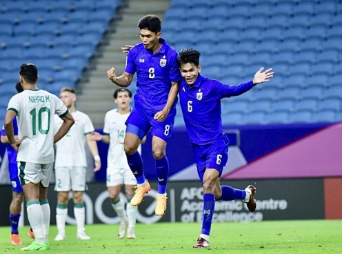 CĐV Thái Lan đưa đội nhà lên mây xanh sau trận thắng sốc 2-0 U23 Iraq