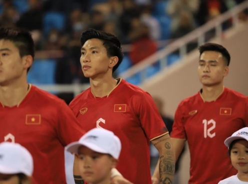 Đoàn Văn Hậu chơi bóng trở lại