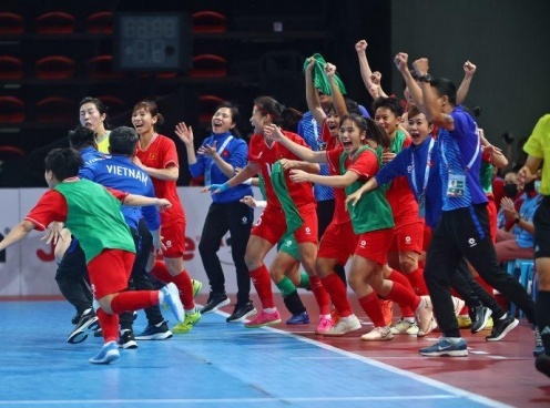 Video: Mãn nhãn màn ăn mừng chức vô địch ĐNÁ của ĐT futsal Việt Nam