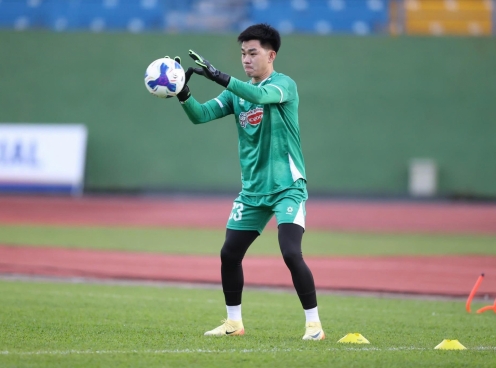 HLV Kim Sang Sik tìm ra thủ môn cực chất lượng thay Đình Triệu