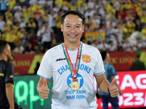 Thắng 3-0, HLV Vũ Hồng Việt khiêm tốn: 'Hà Nội vẫn có thể vô địch'
