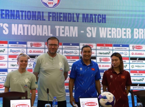 HLV Mai Đức Chung họp báo trước trận ĐT Việt Nam vs Bremen Frauen
