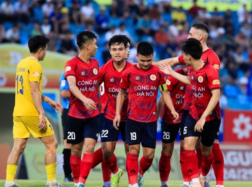 Xác định 7 đội bóng Việt Nam đầu tiên trụ hạng thành công