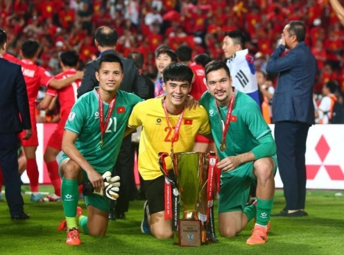 Nguyễn Filip hay Đình Triệu bắt chính trận gặp ĐT Malaysia?