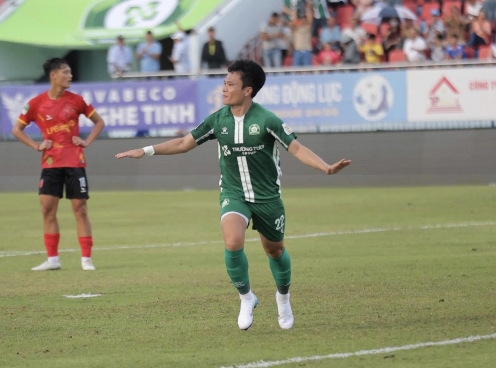 Trực tiếp Bình Phước 1-0 Long An: Phi Sơn mở tỉ số