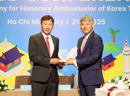 HLV Kim Sang Sik nhận nhiệm vụ mới