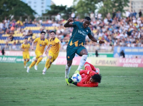HAGL chia tay tiền đạo Brazil