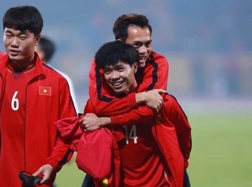 Nhà vô địch V-League chờ Công Phượng lên hạng