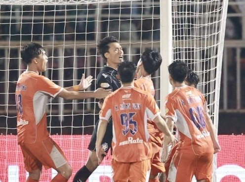 Bùi Tiến Dũng nói gì khi cản phá quả penalty của Công Phượng?