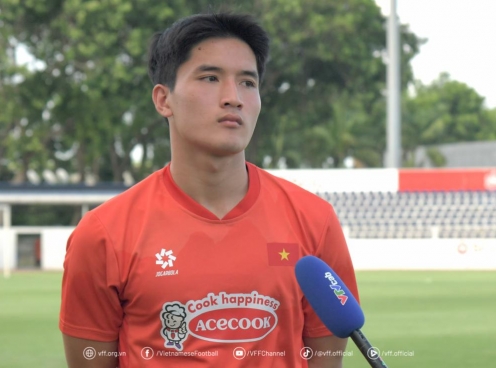 Tân binh U22 Việt Nam: 'Các cầu thủ phải thích nghi nhanh với môi trường mới'