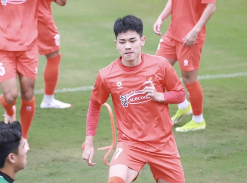 HLV Kim Sang Sik loại thêm 5 cầu thủ, Đình Bắc nói gì?