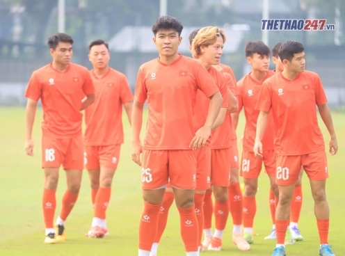 Buổi tập của U23 Việt Nam đón hàng loạt vị khách đặc biệt
