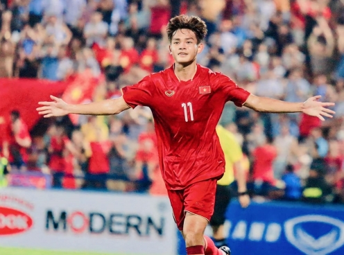 HLV Kim Sang Sik nhận tin vui trước thềm SEA Games 33
