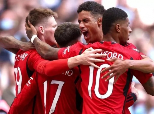 Rashford 'khó xử' tại Barca vì ca ngợi huyền thoại Real Madrid