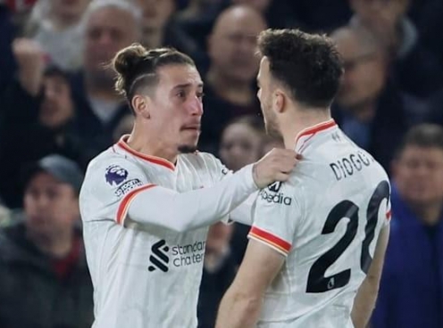 Sao Liverpool xăm hình tưởng niệm Diogo Jota