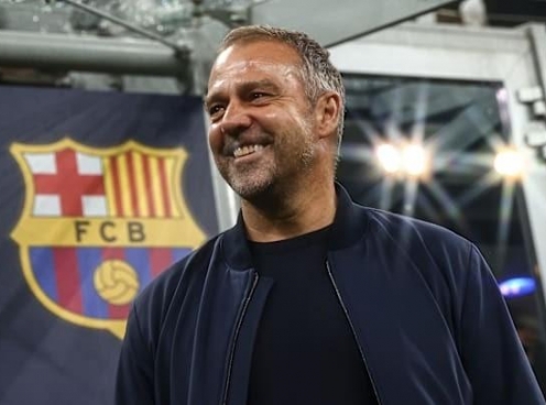 Tân binh 'vô danh' khiến Hansi Flick phải thay đổi kế hoạch tại Barca