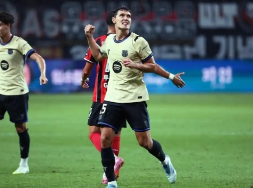 Barca bỏ quên 1 cầu thủ tại Hàn Quốc