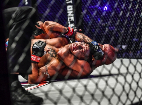 Chấn động ONE X: Tung đòn sát thủ, cựu vương UFC khiến đối thủ 'bất tỉnh' sau 50 giây