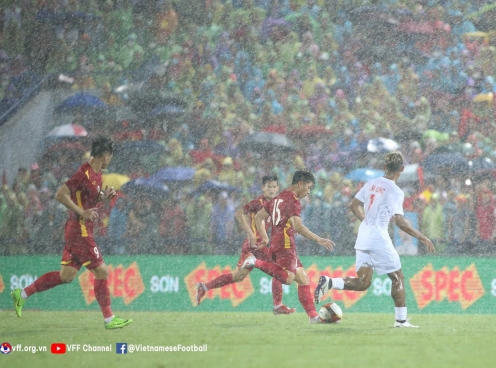 BTC dọa bắn hạ 'khách không mời mà đến' ở trận thắng của U23 Việt Nam