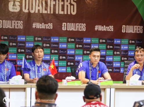 VIDEO: HLV Kim Sang Sik họp báo trước trận đấu với Iraq