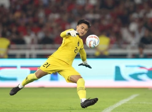 Thủ môn số 1 ĐT Indonesia bất ngờ làm fan của đàn em lứa U19