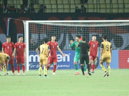 HLV U19 Việt Nam hé lộ sự thật về tấm thẻ đỏ ở trận thắng Brunei