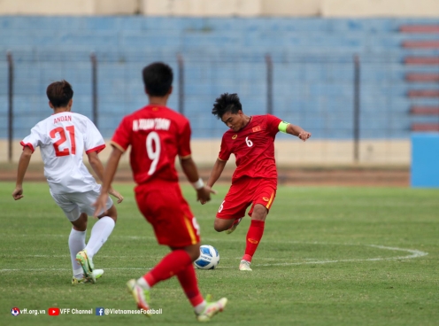 HLV U16 Việt Nam vẫn 'sấy tóc' học trò dù đại thắng Philippines