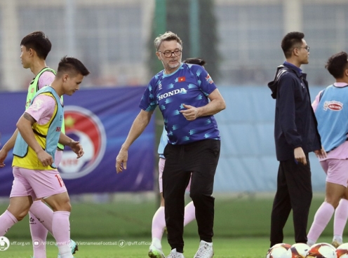 Trợ lý HLV Troussier vẫn ở lại U23 Việt Nam