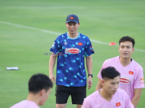 HLV Kim Sang Sik tiến hành loại 4 cầu thủ ĐT Việt Nam