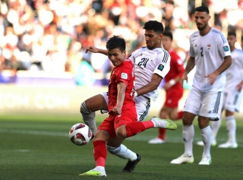 Trực tiếp Việt Nam 0-1 Iraq: Quang Hải lỡ bàn thắng!