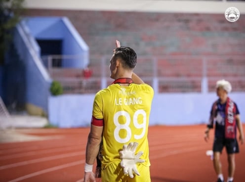 Trở về châu Âu, thủ môn Việt kiều chính thức rời đội bóng Việt Nam