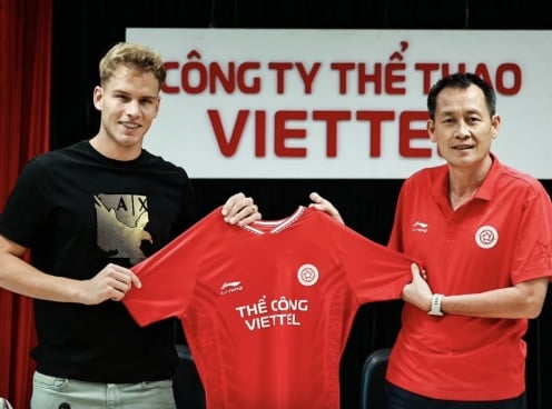 Chia tay Hoàng Đức, Viettel mua luôn cầu thủ dự Champions League