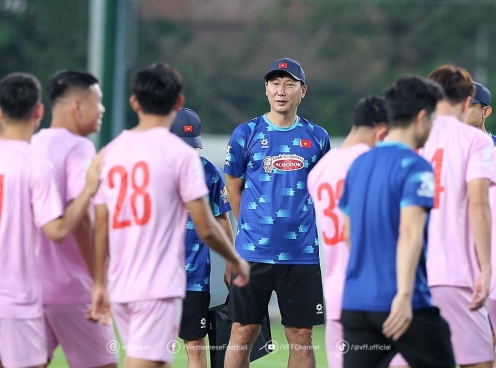 HLV Kim Sang Sik dùng 'chiêu tâm lý' cho ĐT Việt Nam trước AFF Cup