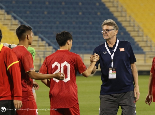 HLV Troussier ‘xem giò’ U23 Thái Lan sau trận thua Kyrgyzstan