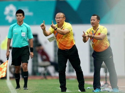 Trợ lý mắc Covid, HLV Park gặp khó trong việc chỉ đạo cầu thủ Việt Nam