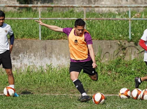 U23 Indonesia thẳng thừng chê sân tập Việt Nam lỗi thời, lạc hậu