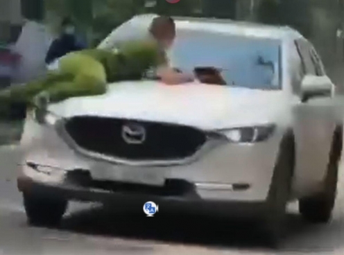 Phẫn nộ với tài xế xe SUV hất công an lên nắp capo rồi phóng bạt mạng tại Hà Nội