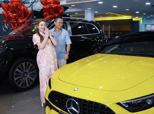 Diễn viên Chi Bảo tặng vợ bộ đôi xế sang Mercedes giá hơn 15 tỷ đồng nhân ngày sinh nhật