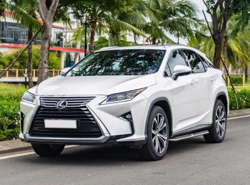 Lexus RX 350 2016 lăn bánh 8 năm lên sàn xe cũ với giá khó tin