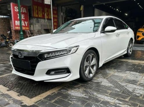 Honda Accord 2022 chạy ‘lướt’ 2 năm tại Việt Nam rao bán giá khó tin