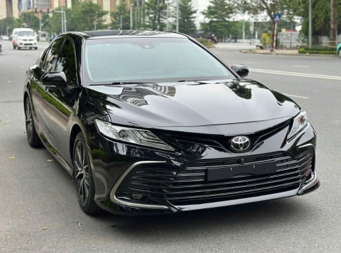 Toyota Camry 2022 lăn bánh 24.000 km lên sàn xe cũ với giá khó tin