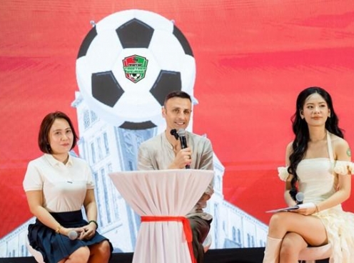 Dimitar Berbatov tái ngộ fan Việt tại sự kiện “Together We Rise”