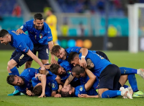 Italia lập kỷ lục chưa từng có ở Euro