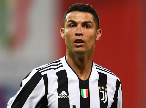 Chuyển nhượng MU 18/8: Gặp khó vụ Ronaldo, sở hữu ‘siêu tiền vệ’ miễn phí?