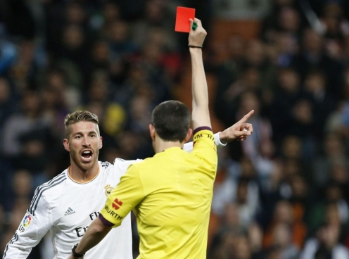 Top 10 cầu thủ nhận nhiều thẻ đỏ nhất lịch sử: Đồ tể Ramos, bất ngờ với người dẫn đầu