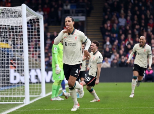 Van Dijk lập công, Liverpool giành chiến thắng quan trọng trước Palace